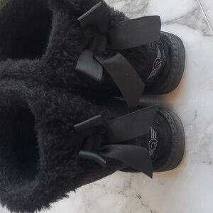 Black Women's Fur-Lined Boots